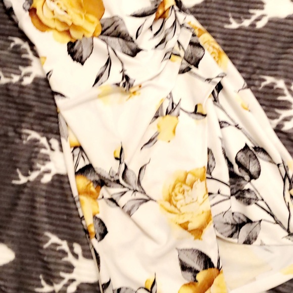 White Dress With Yellow Flowers 🌼 - Picture 2 of 3